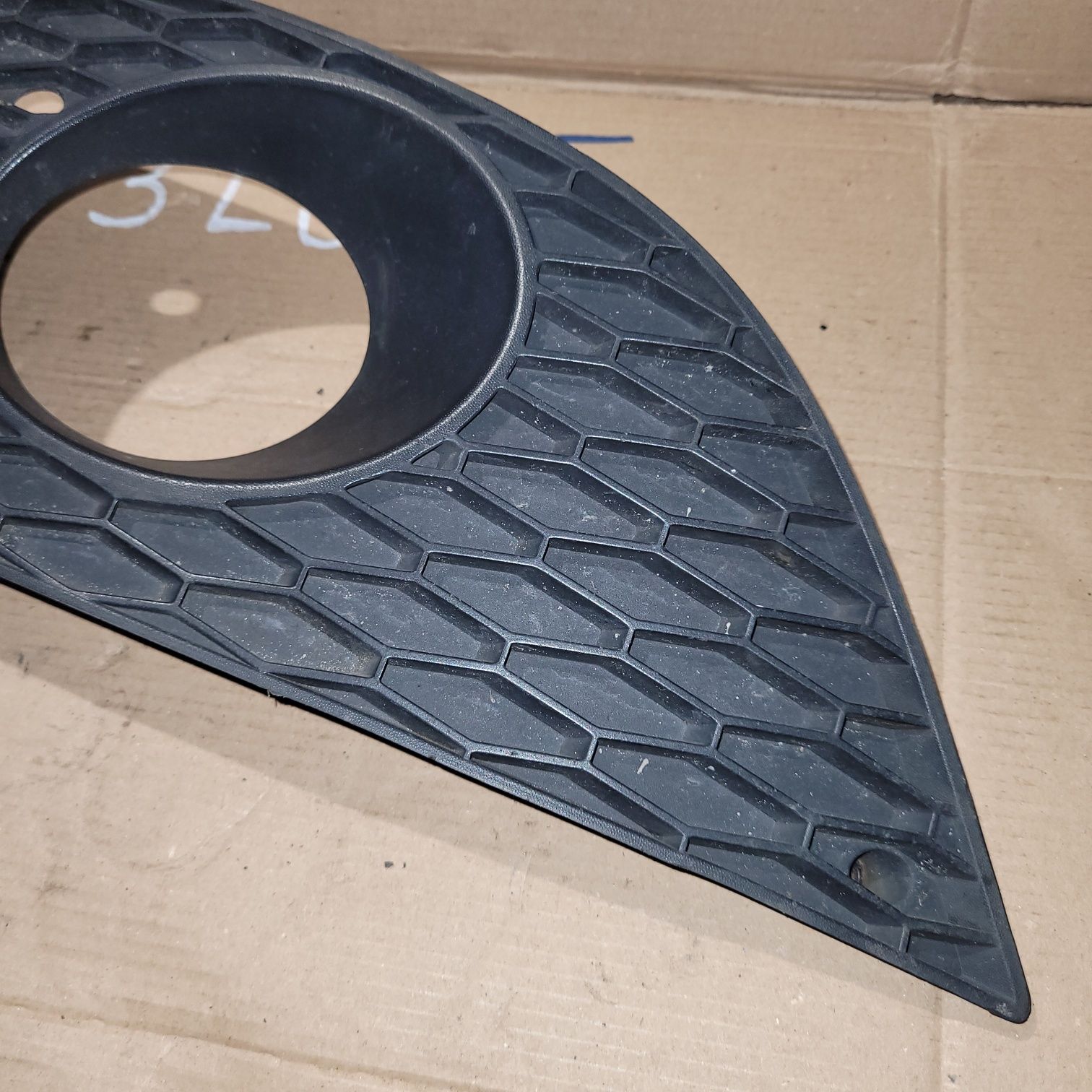 Kratka halogenu zderzaka przód prawy seat Leon II 2009r