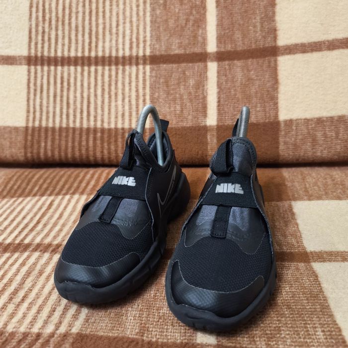 Оригінальні дитячі спортивні кросівки Nike на липучці 33р