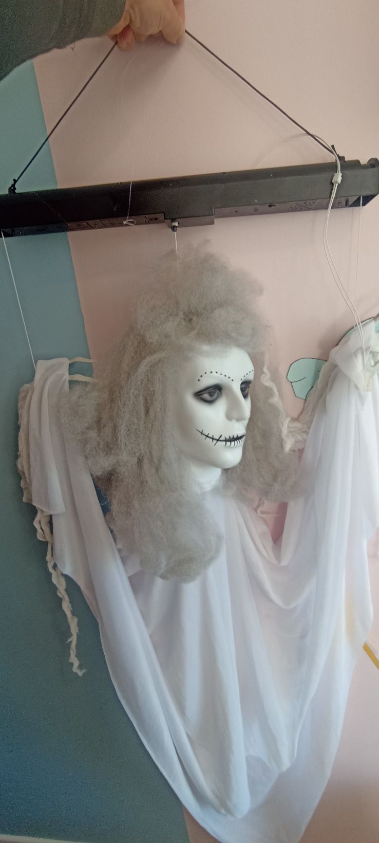 Boneco Halloween sobe e desce
