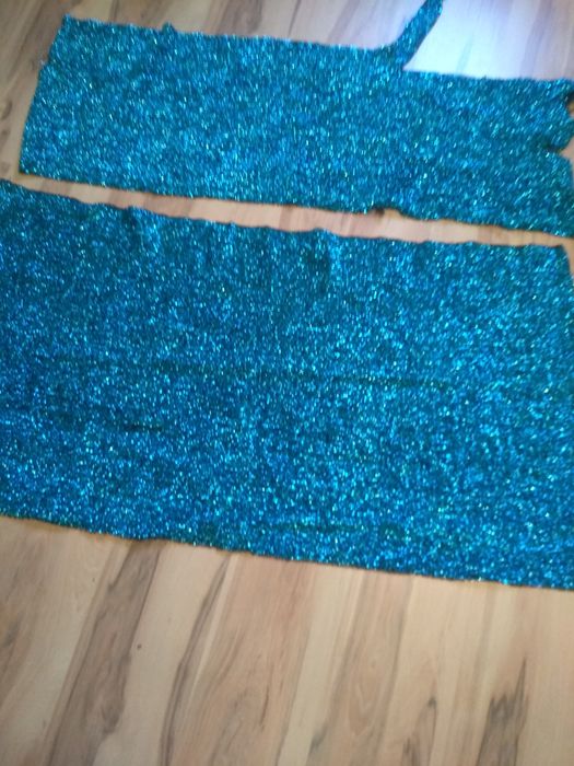 Materiał połyskujący niebieski