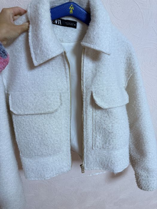 Молочна Куртка zara m