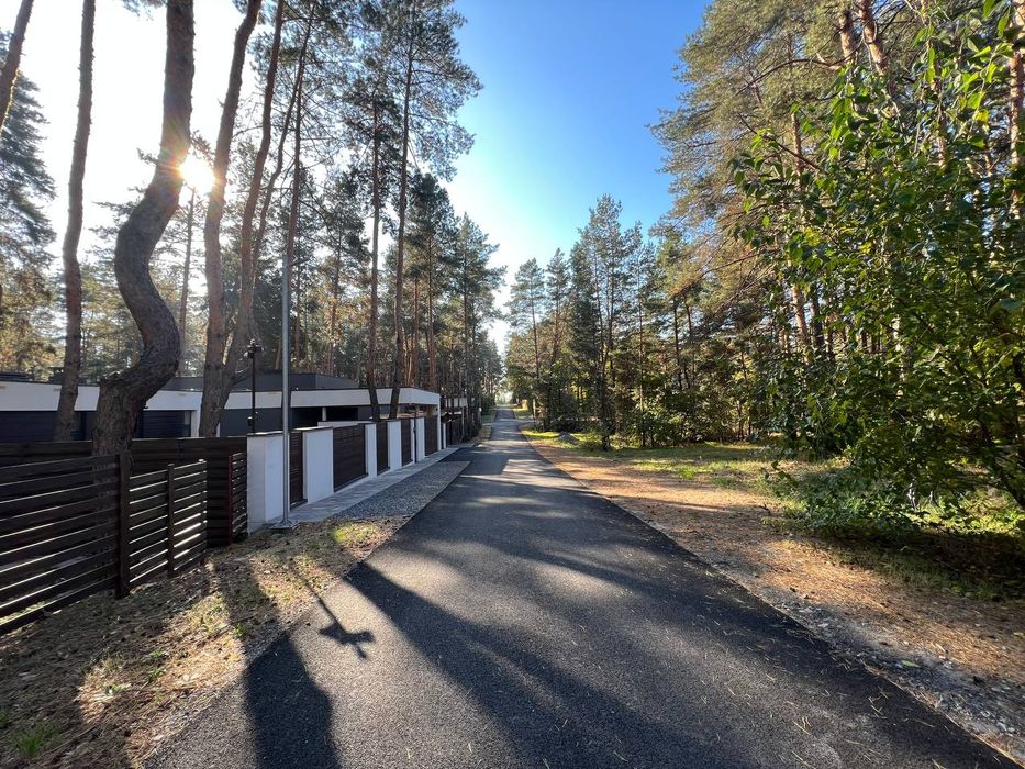 Продам участок в сосновом лесу в Обуховке закрытая территория лес река