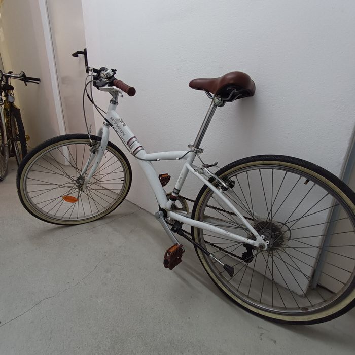 Duas bicicletas criança