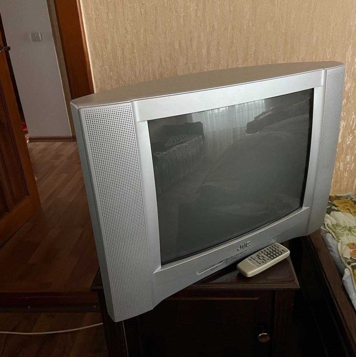 Старий телевізор JVC AV-2104YE