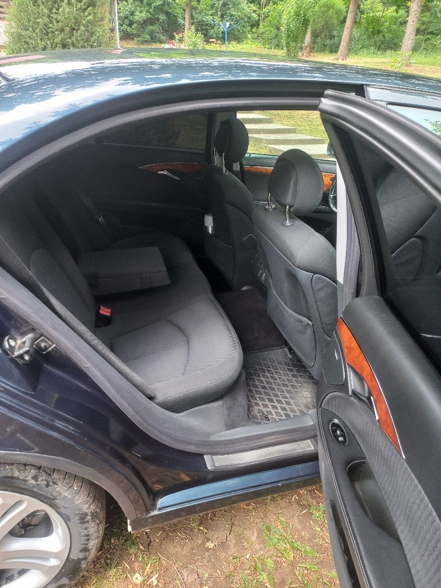 Mercedes-Benz E-Class W211