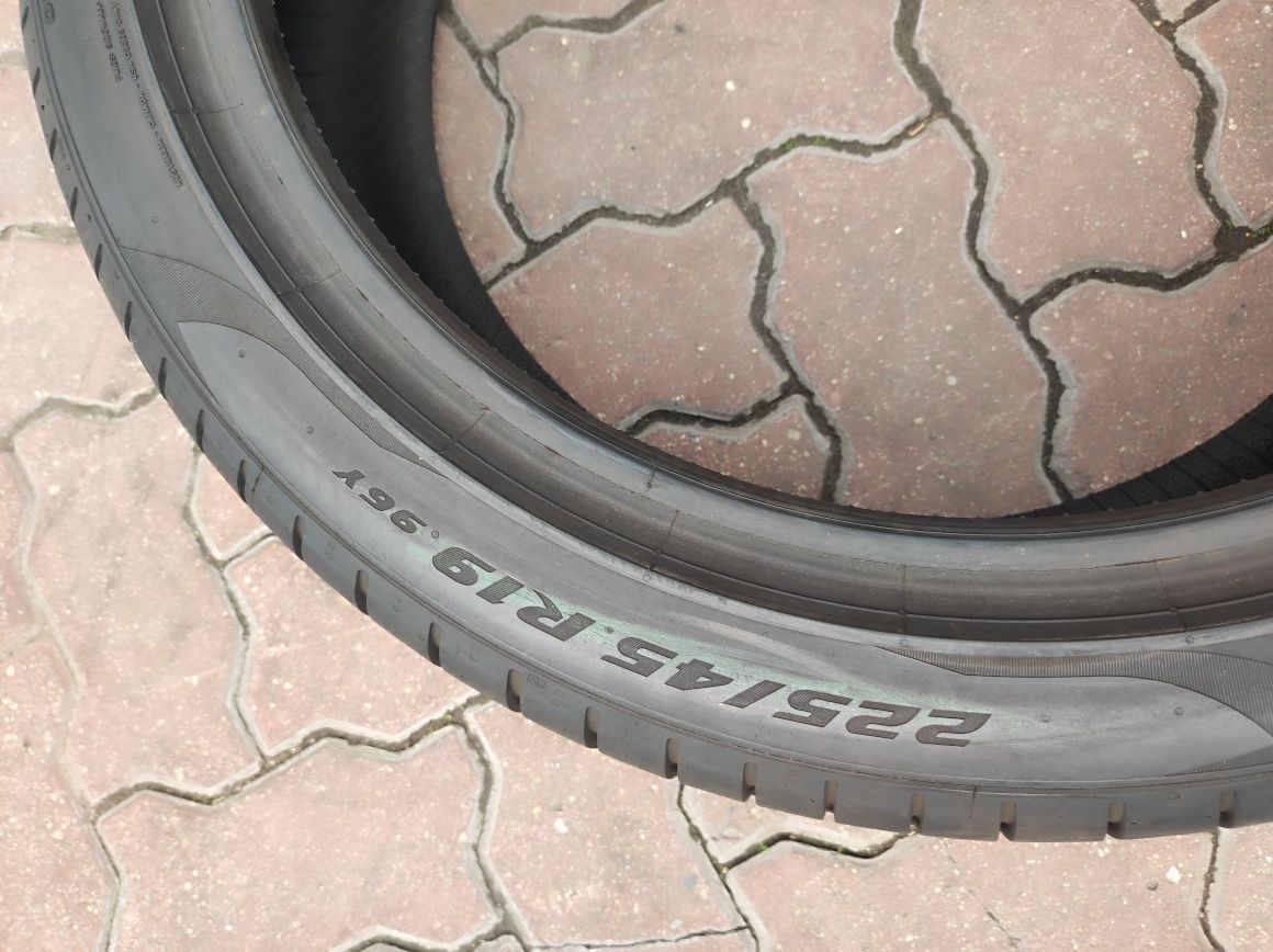 225.45.19 jedna opona Pirelli P Zero PZ4 dot 2021
