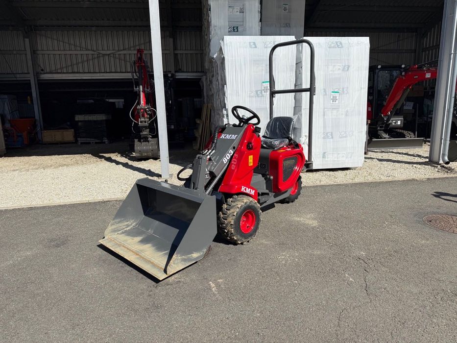 Miniładowarka ogrodnicza łyżka i widły w komplecie KMM 803 moc 20KM