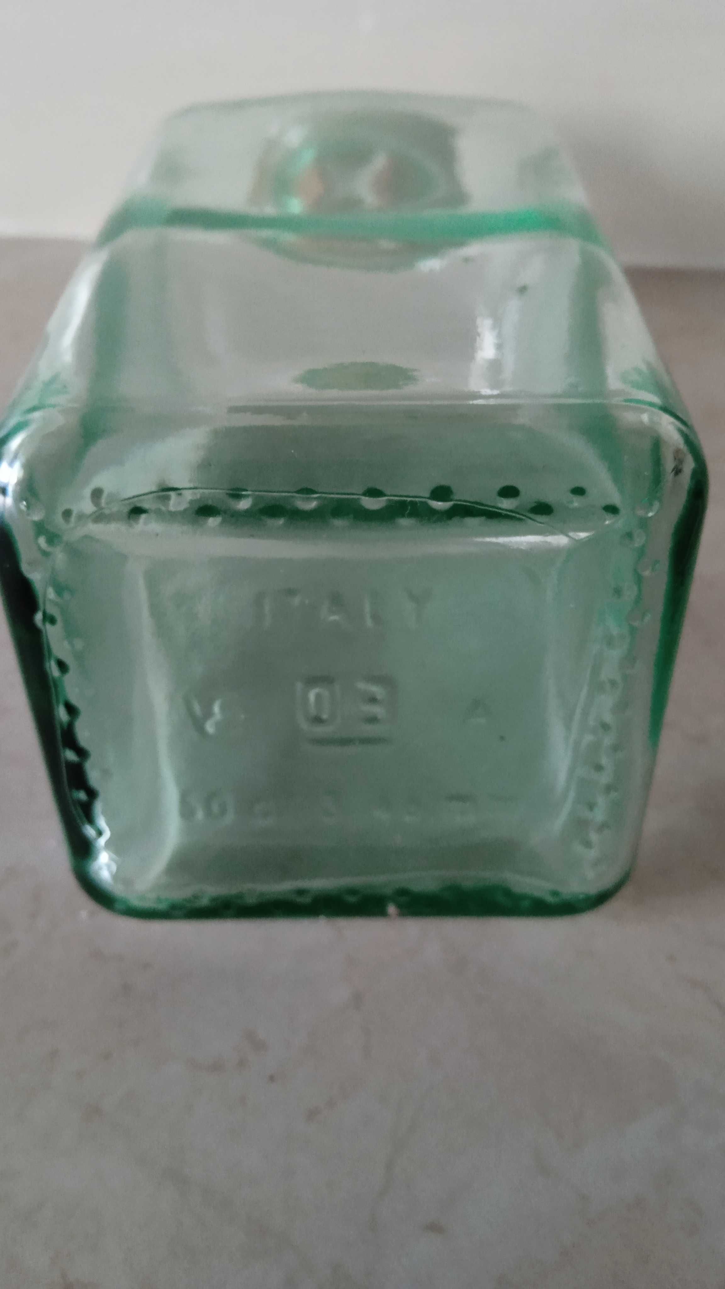 Butelka kwadratowa, 50 cl, italy z drewnianym korkiem.