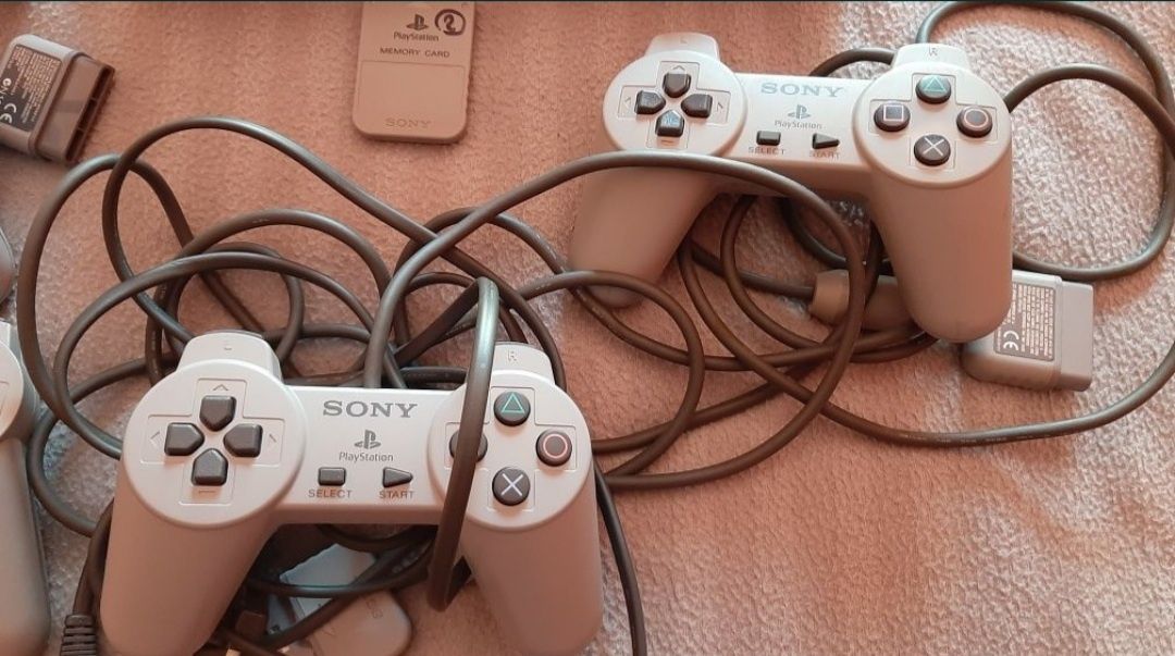 Playstation 1 em excelente estado com todos os acessórios