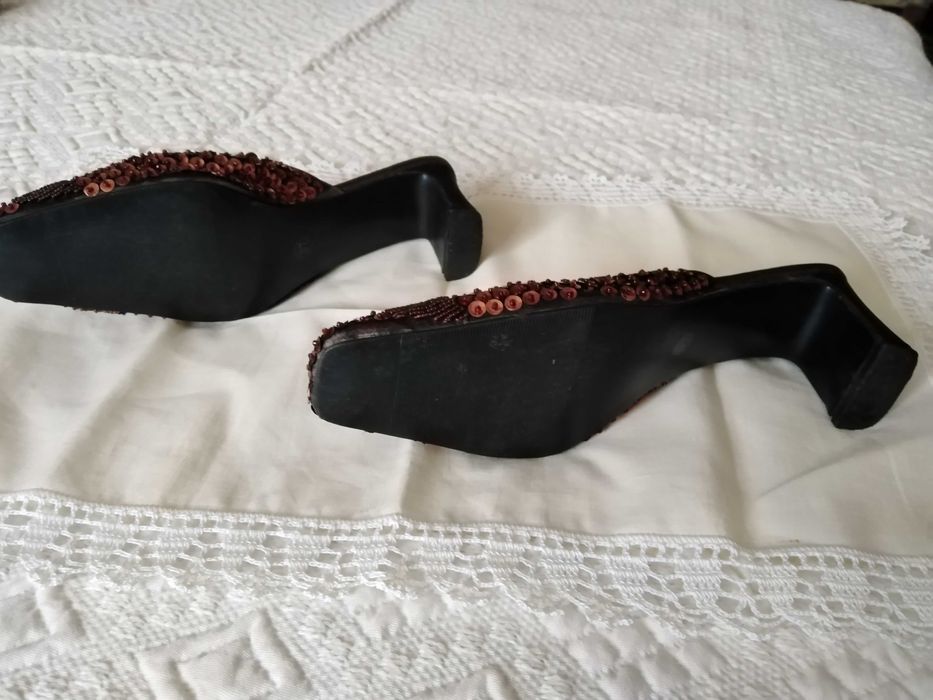 Chinela ou Sandália única e chic (sapatos)