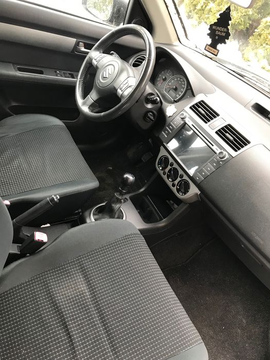 Sprzedam suzuki swift 1.3 benzyna 2005