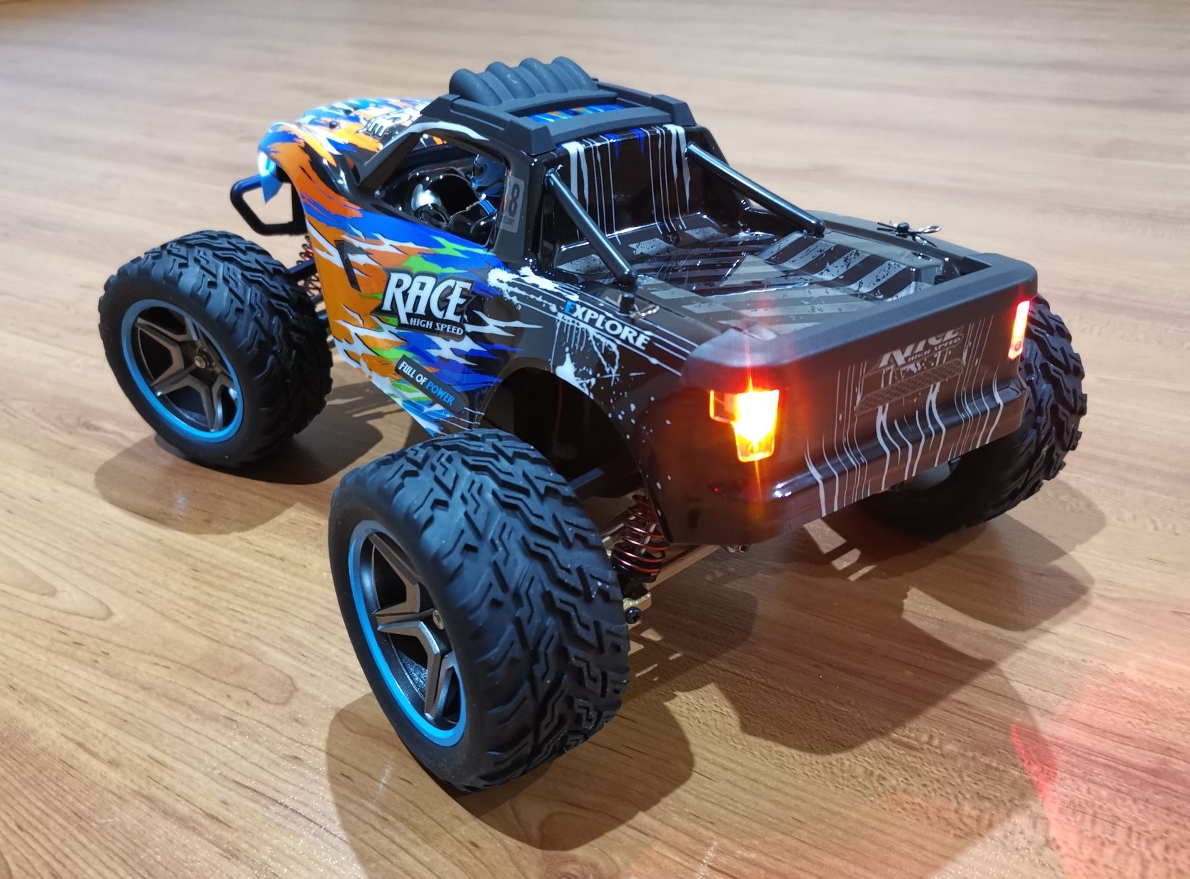 Carro RC Monster Brushless Wltoys 104019 RTR 4x4 1:10  XKS