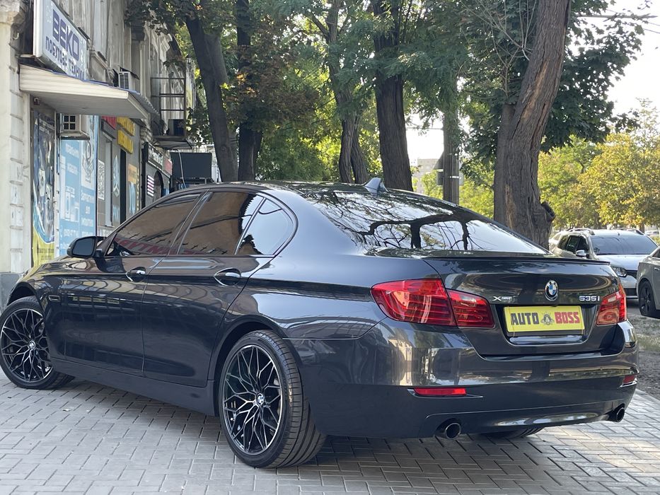 BMW 535i xDrive 2013 року
