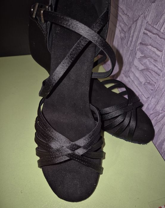 Продам НОВІ бальні туфлі