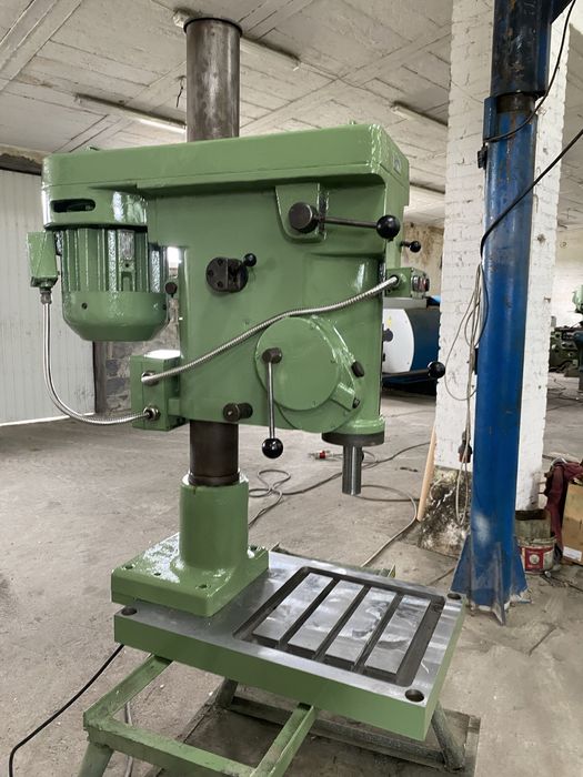 Wiertarka stołowa z posuwem