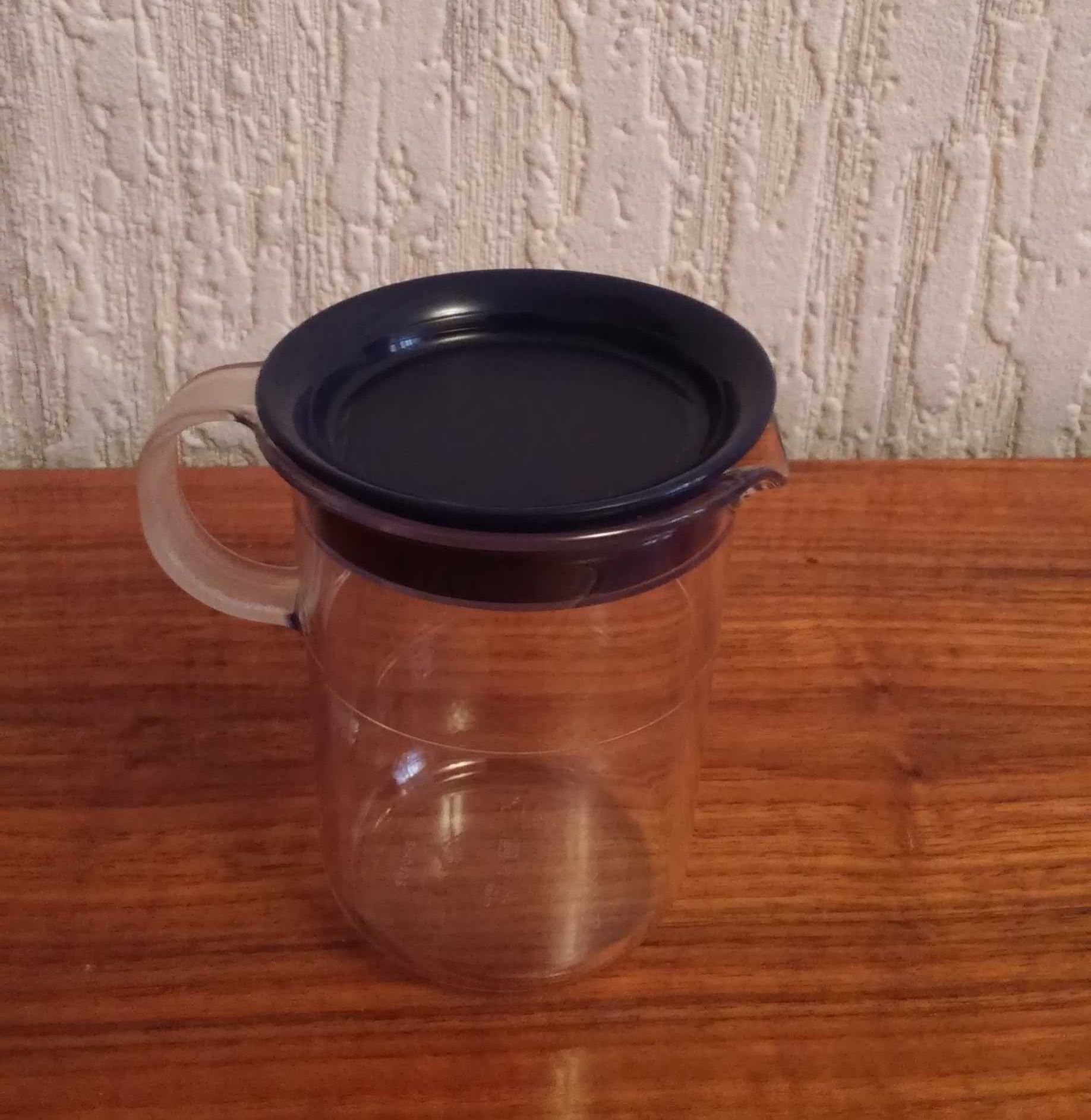 Сливочник, стакан с крышкой, чашка Тupperware