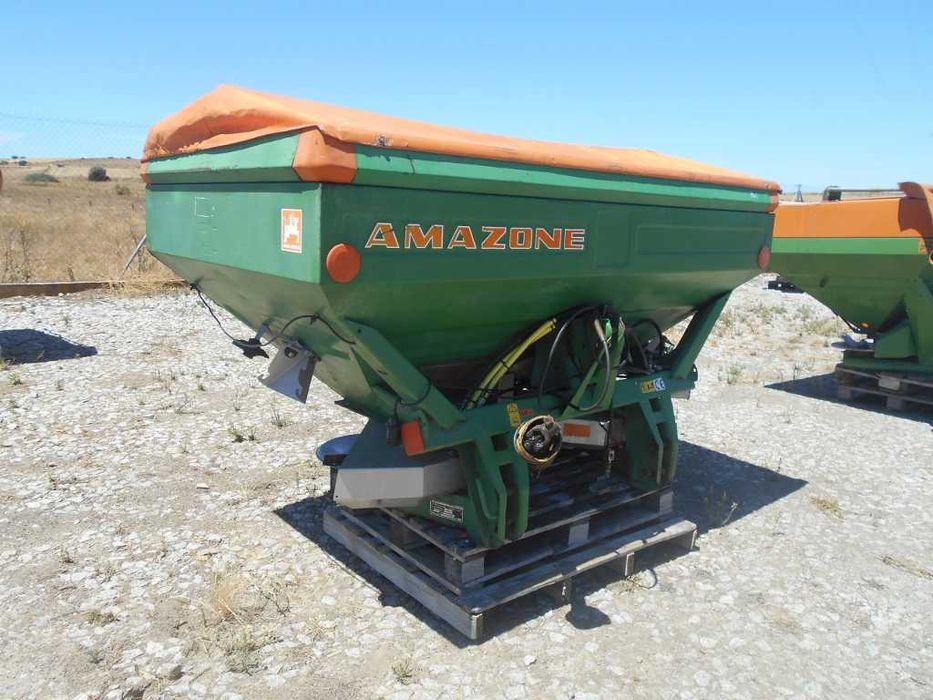 Espalhador de adubo Amazone 2.000L