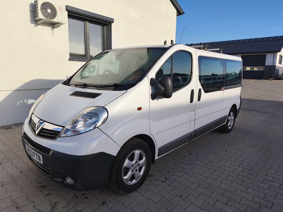 Opel Vivaro 9 osobowy Ładny Automat Uszkodzony Anglik Sławsk