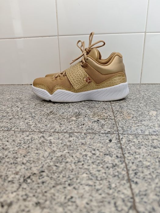 Jordan j23 low dourado