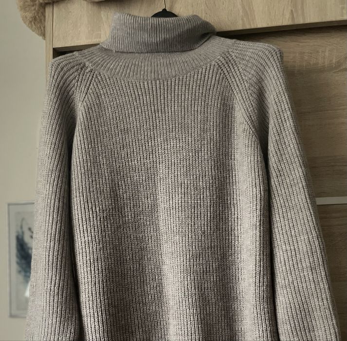 Sukienka typu sweter z golfem na jesień / zimę sukienka sweterkowa