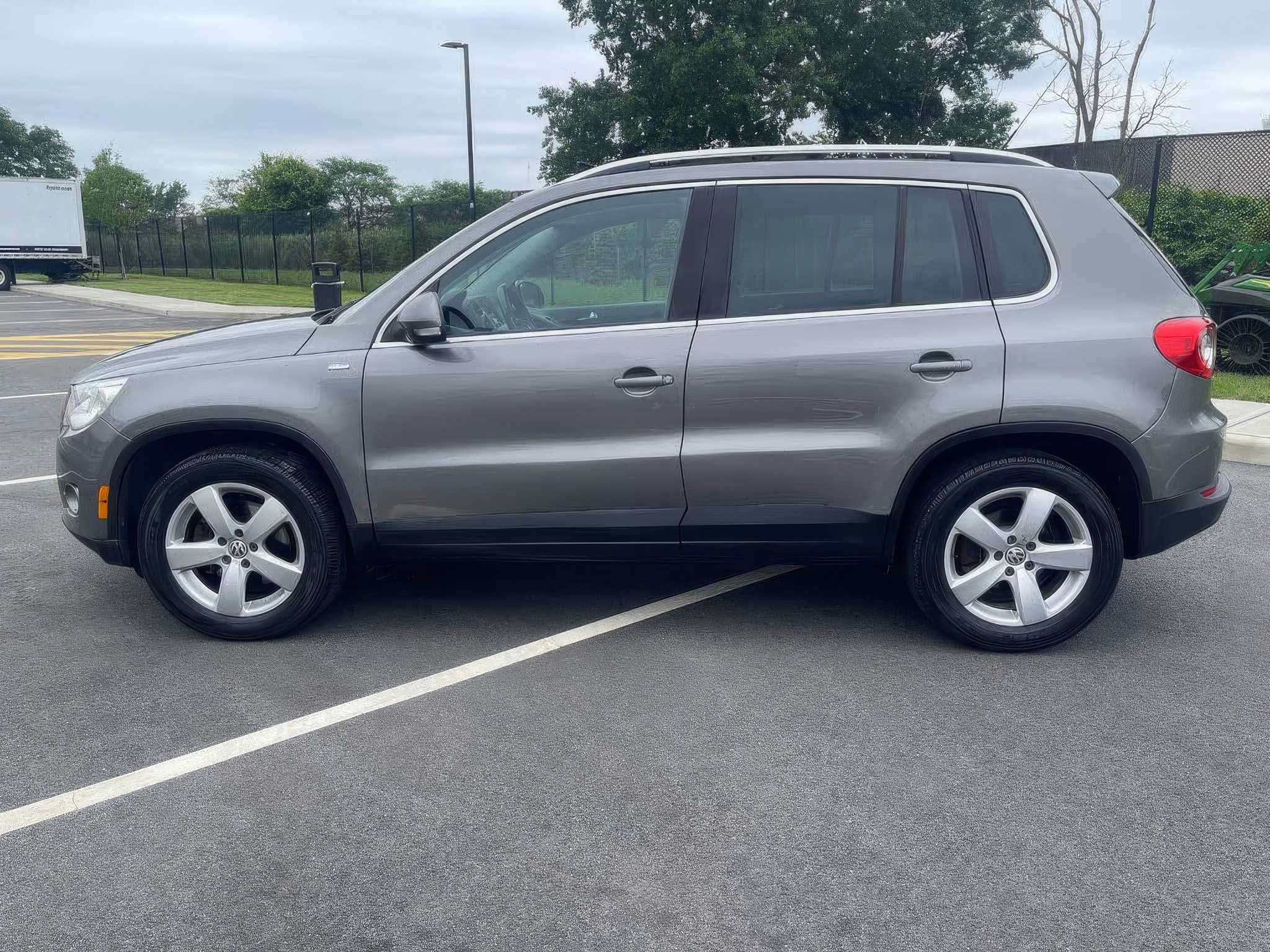 2010 Volkswagen Tiguan Wolfsburg Edition 4Motion