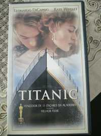 Vendo filme Titanic em formato cassete