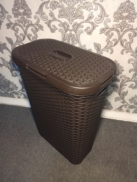 Кошик для білизни Curver Natural Style, та інші ящики і коробки.