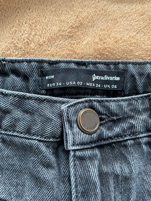 Dżinsy mom fit Stradivarius