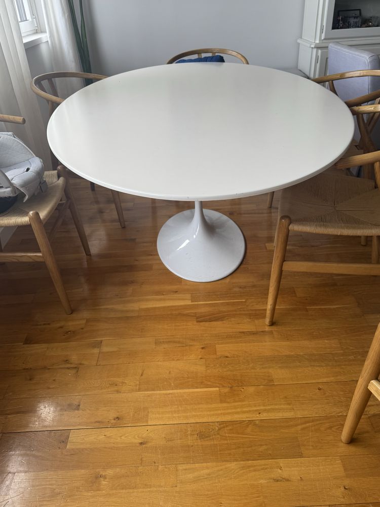 Mesa de jantar oval