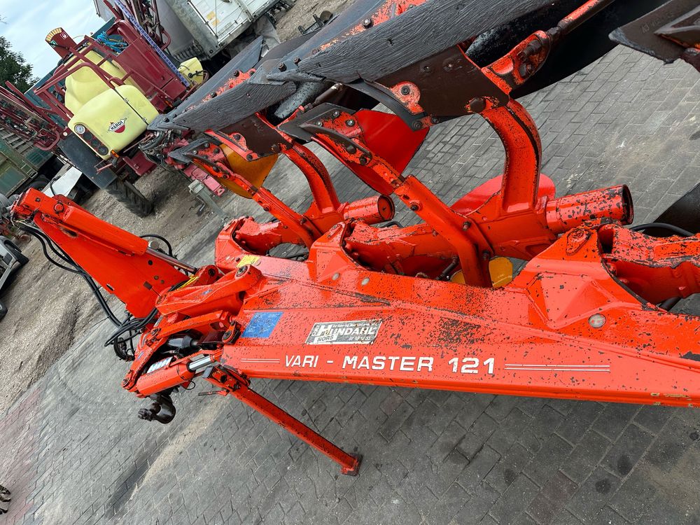 Pług obrotowy KUHN VARI MASTER 121 5 skibowy VARIO