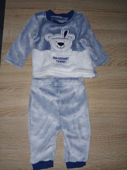 Ciepły komplet, sweterek + spodnie.