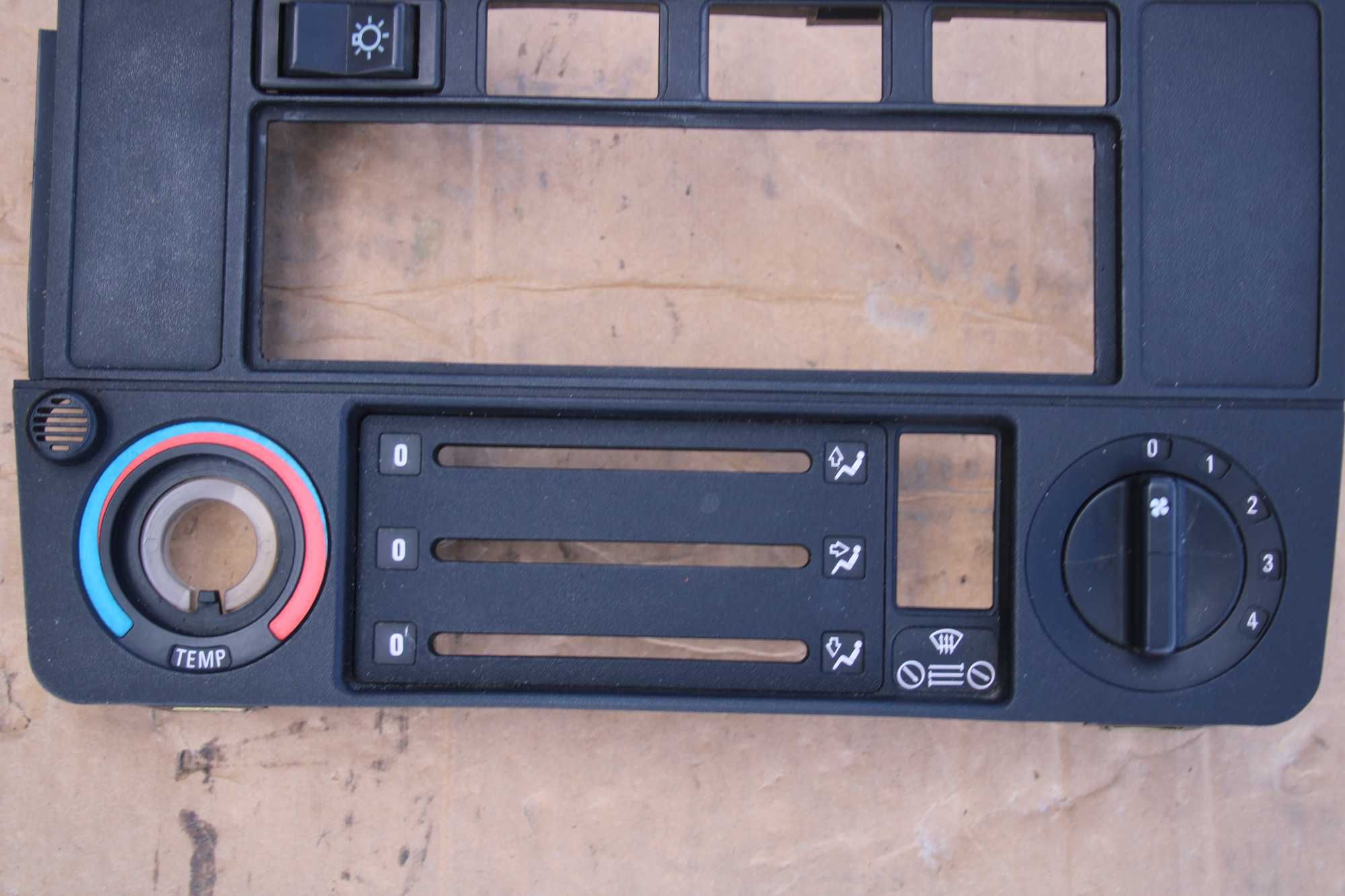 Panel Nawiewu Nawiewów Środkowy Obudowa Pokrętła BMW E30