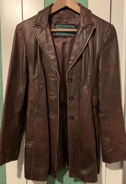 Casaco em couro castanho