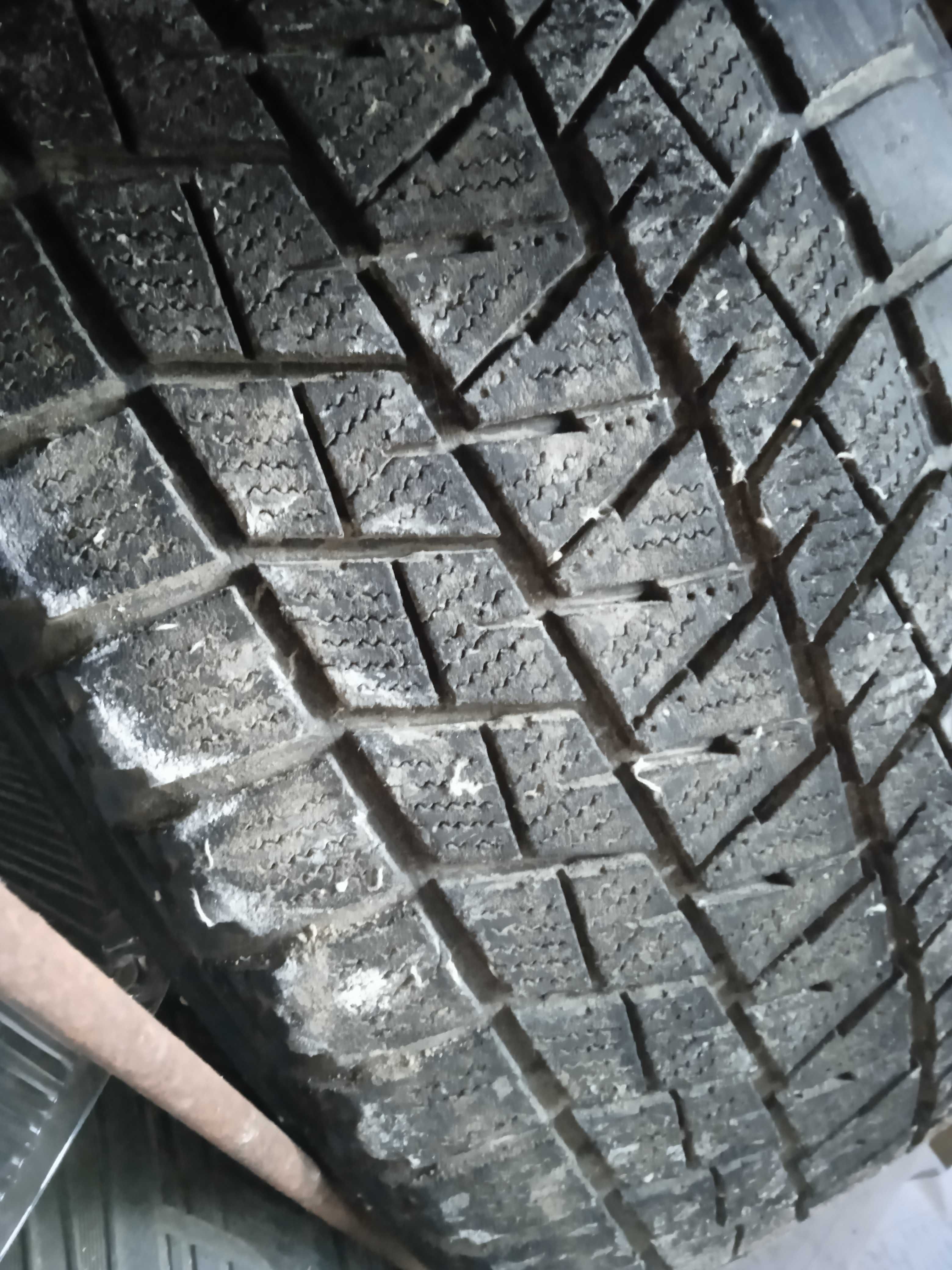 Bridgestone blizzak dm-v1 265x50 R20 пара