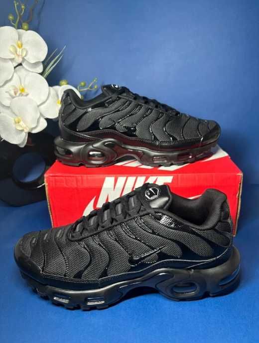 "Buty damskie Trampki"Nike_Air_Max_TN_Plus_czarny R.43