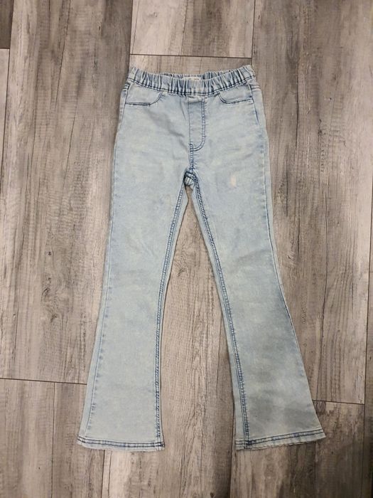 Spodnie jeansowe dzwony 146