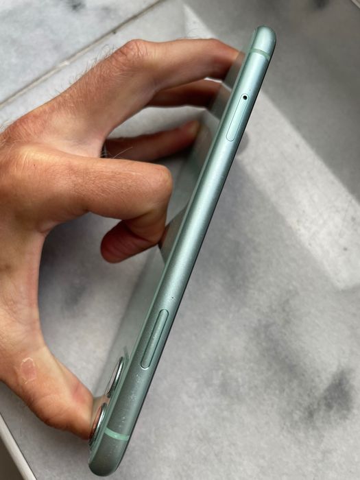 iPhone 11 128gb light green + 6 case