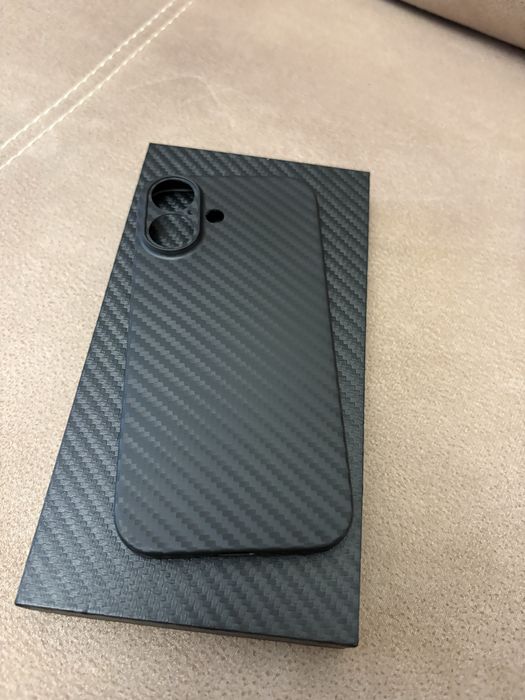 Чехол Чохол карбон iphone 16