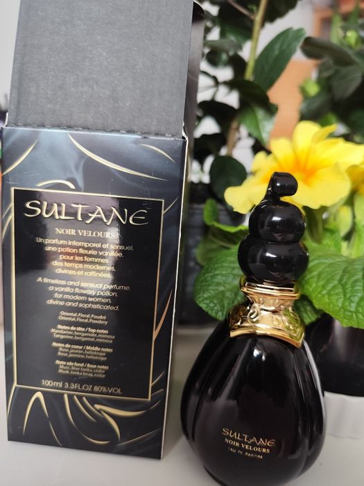 NOWE Sultane Noir Velours od Jeanne Arthes