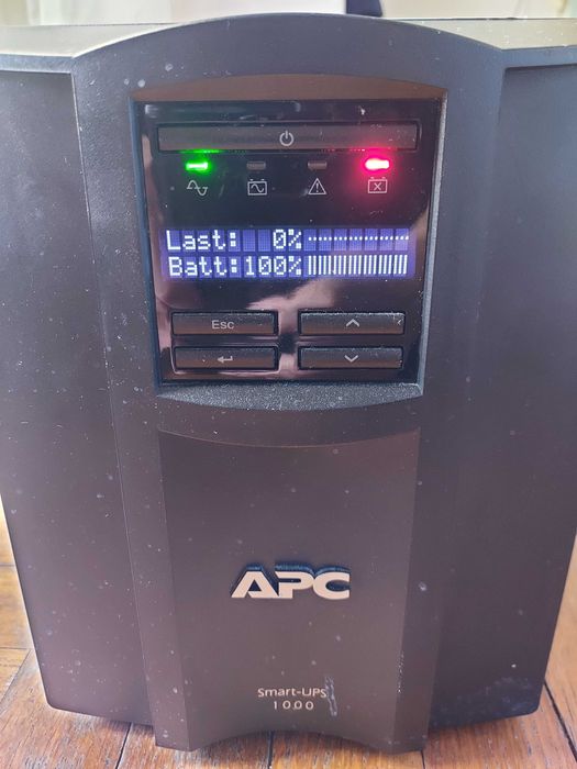 Безперебійник  APC SMART-UPS 1000VA LCD 230V