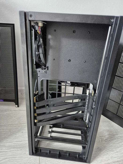 mini-ITX корпус NZXT H1 Black з блоком живлення NZXT 650W GOLD +райзер