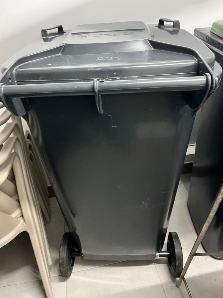 6 Caixotes de Lixo 240L c/ rodas e novos