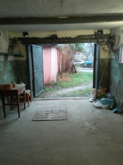 Продам гараж в районе остановки Ватутина