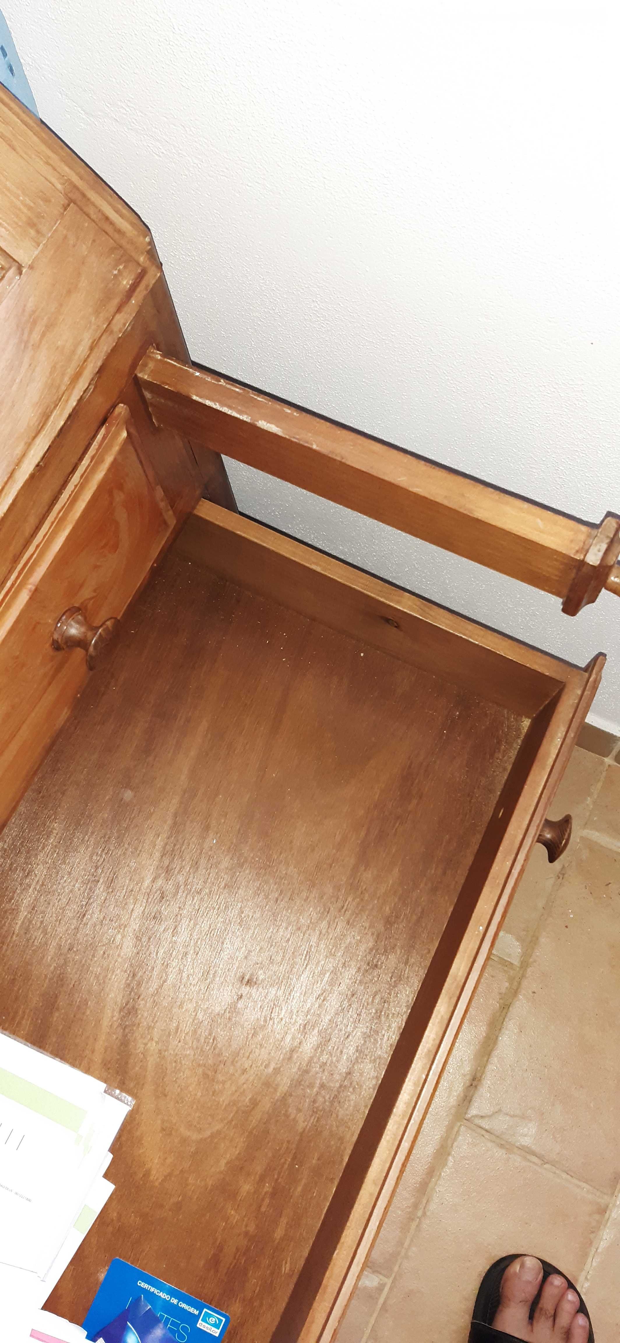 Secretaria em madeira