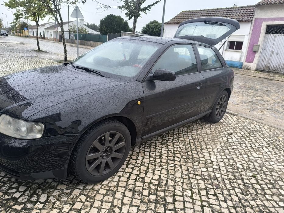 Vendo Audi A3 90cv
Carro conta com 340mil  km
Carro não precisa de nad