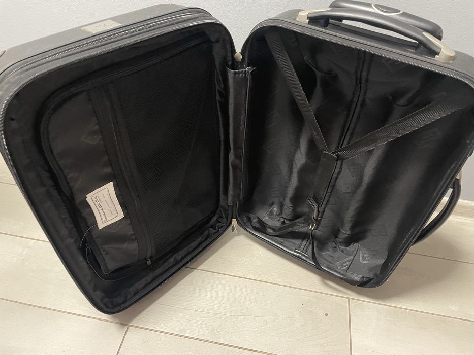 Валіза з пластику