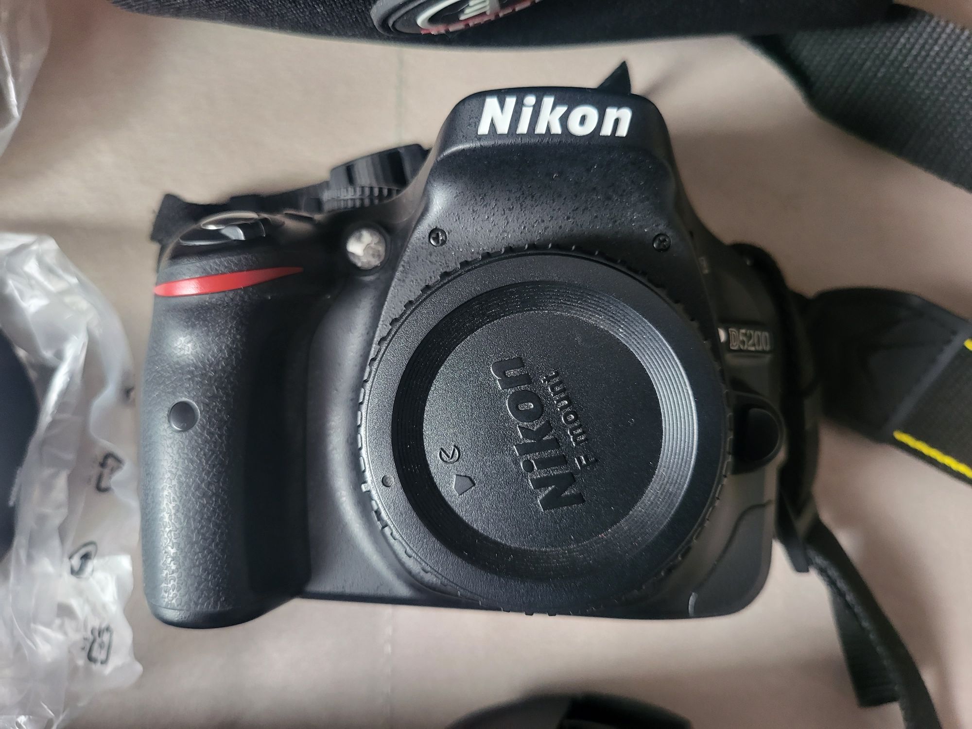 Nikon D5200 + 3 obiektywy + akcesoria, bardzo niski przebieg