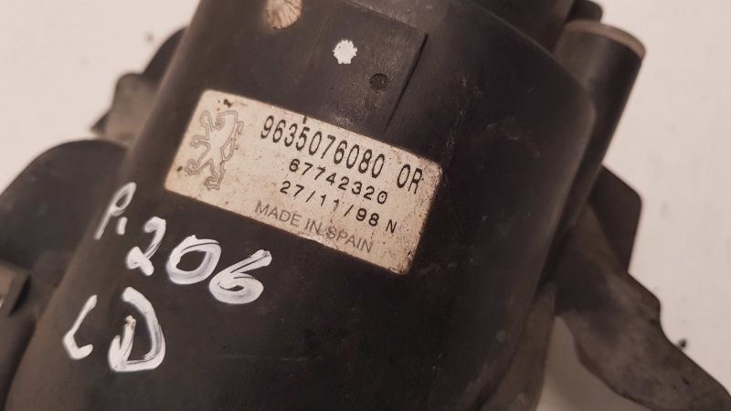 Farol nevoeiro frente direito PEUGEOT 206 (2A/C)