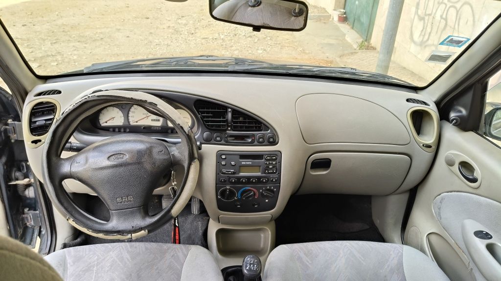 Ford fiesta sedan 98