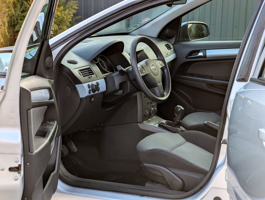 Опель астра h.